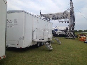 Luxury Portable Restrooms at Legends of Golf Concert on the Range